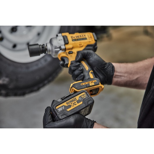 Dewalt, NEW 18V XR BRUSHLESS 1/2” 813NM IMPACT WRENCH - Image 4