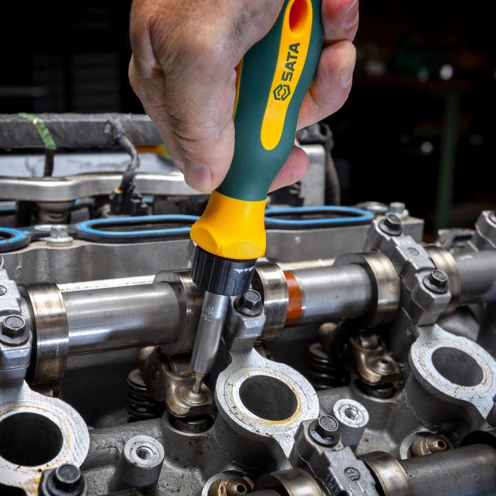 SATA, 80 Pc. Ratcheting Bit Driver Set - Image 4